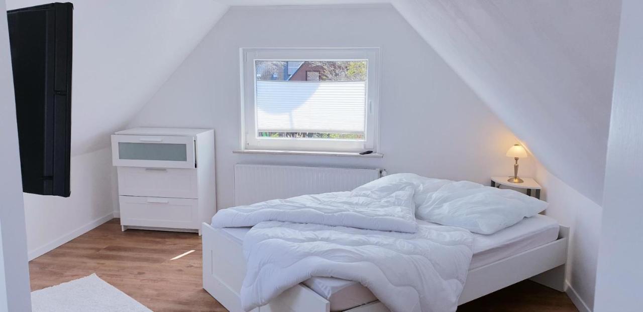 Holiday home Strandallee 8
